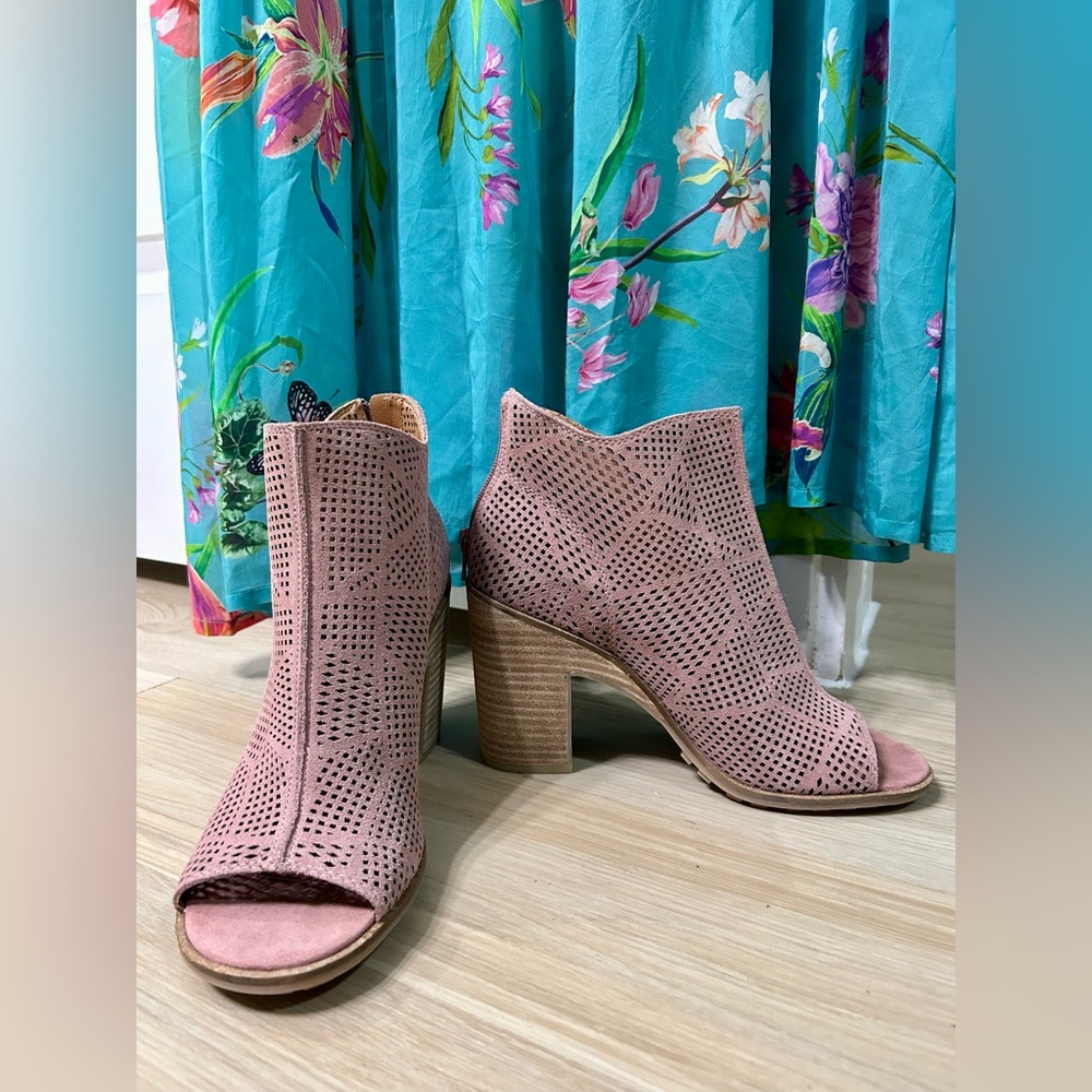 Like New Lucky brand Peep-Toe Ankle Booties